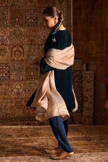 Zoon Floral Embroidered Kurta Set 