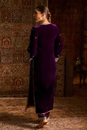 Zoon Floral Hand Embroidered Kurta Set 