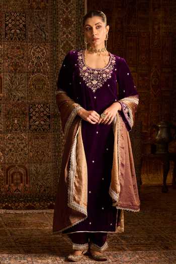 Zoon Floral Hand Embroidered Kurta Set 
