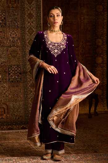 Buy Zoon Purple Silk, Velvet, Satin, Tissue Scoop Neck Floral Hand Embroidered Kurta Set Buy_Zoon_Purple Silk, Velvet, Satin, Tissue Scoop Neck Floral Hand Embroidered Kurta Set
