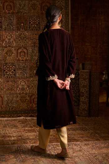 Zoon Aari Embroidered Kurta & Pant Set 