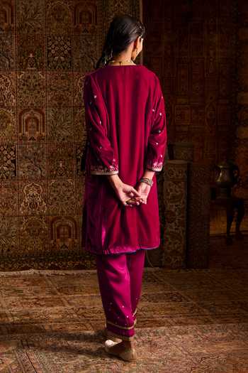 Zoon Placement Embroidered Kurta Set