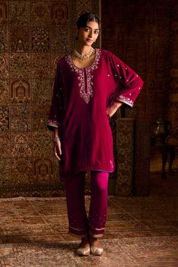 Buy Zoon Maroon Silk, Velvet, Brocade, Tissue Round Neck, Placement Embroidered Kurta Set Buy_Zoon_Maroon Silk, Velvet, Brocade, Tissue Round Neck, Placement Embroidered Kurta Set