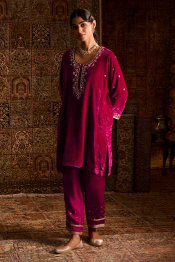 Shop Zoon Maroon Silk, Velvet, Brocade, Tissue Round Neck, Placement Embroidered Kurta Set Shop_Zoon_Maroon Silk, Velvet, Brocade, Tissue Round Neck, Placement Embroidered Kurta Set