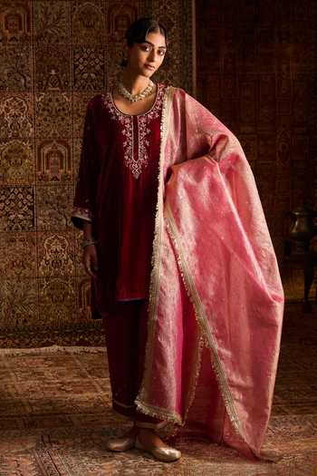 Zoon Placement Embroidered Kurta Set