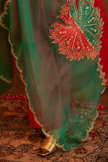 Buy Eraaya by Ratika J Red Silk, Organza Round Neck Noor Embroidered Kurta Set Buy_Eraaya by Ratika J_Red Silk, Organza Round Neck Noor Embroidered Kurta Set