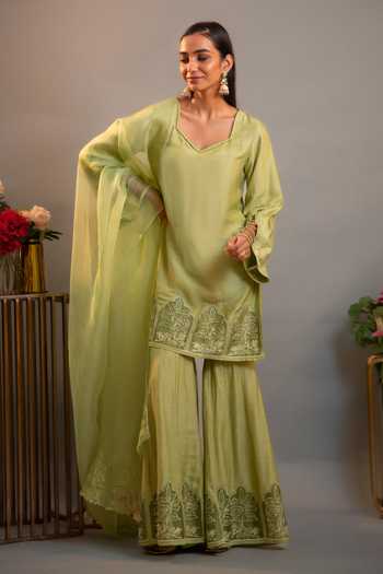 Eraaya by Ratika J Green Silk, Organza V-neck Shaista Monochrome Cutwork Kurta Set Online at Aza Fashions Eraaya by Ratika J_Green Silk, Organza V-neck Shaista Monochrome Cutwork Kurta Set _Online_at_Aza_Fashions
