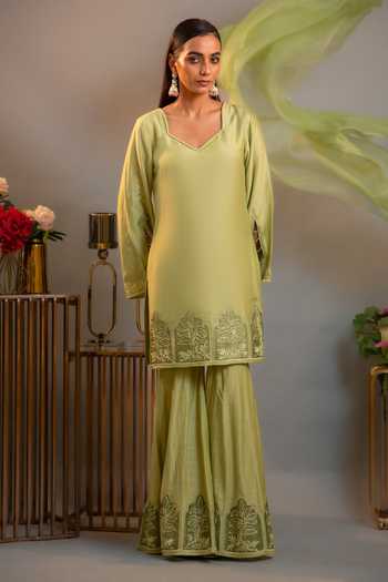 Buy Eraaya by Ratika J Green Silk, Organza V-neck Shaista Monochrome Cutwork Kurta Set Online at Aza Fashions Buy_Eraaya by Ratika J_Green Silk, Organza V-neck Shaista Monochrome Cutwork Kurta Set _Online_at_Aza_Fashions
