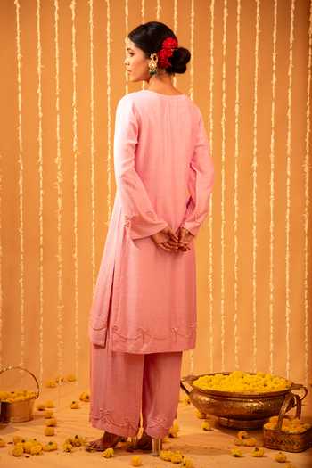 Eraaya by Ratika J Embroidered Kurta Set With Cape 