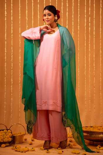 Eraaya by Ratika J Embroidered Kurta Set With Cape 