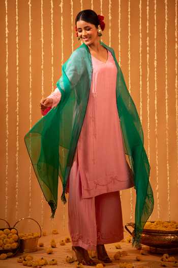 Buy Eraaya by Ratika J Pink Silk, Organza V-neck Embroidered Kurta Set With Cape Online at Aza Fashions Buy_Eraaya by Ratika J_Pink Silk, Organza V-neck Embroidered Kurta Set With Cape _Online_at_Aza_Fashions