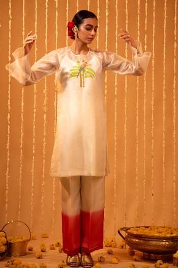 Buy Eraaya by Ratika J White Organza Round Neck, Yes Tropical Hand-painted Embroidered Kurta Set Online at Aza Fashions Buy_Eraaya by Ratika J_White Organza Round Neck, Yes Tropical Hand-painted Embroidered Kurta Set _Online_at_Aza_Fashions