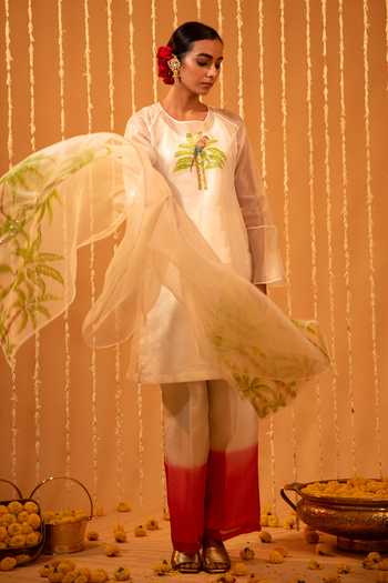Eraaya by Ratika J White Organza Round Neck, Yes Tropical Hand-painted Embroidered Kurta Set at Aza Fashions Eraaya by Ratika J_White Organza Round Neck, Yes Tropical Hand-painted Embroidered Kurta Set _at_Aza_Fashions