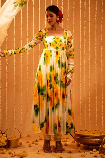 Shop Eraaya by Ratika J White Satin, Cotton, Organza Square Eden Sunflower Hand Painted Anarkali Set Online at Aza Fashions Shop_Eraaya by Ratika J_White Satin, Cotton, Organza Square Eden Sunflower Hand Painted Anarkali Set _Online_at_Aza_Fashions