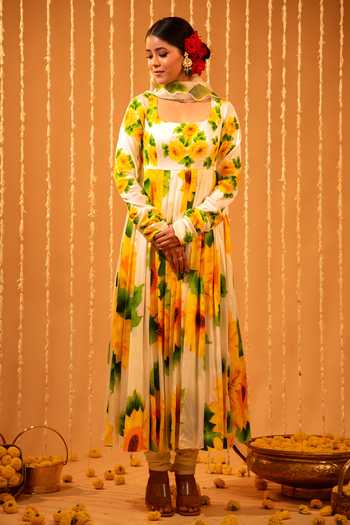 Eraaya by Ratika J White Satin, Cotton, Organza Square Eden Sunflower Hand Painted Anarkali Set at Aza Fashions Eraaya by Ratika J_White Satin, Cotton, Organza Square Eden Sunflower Hand Painted Anarkali Set _at_Aza_Fashions
