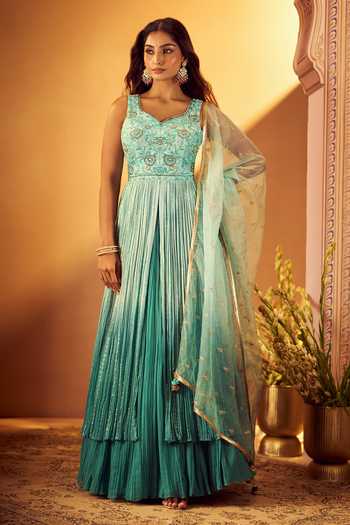 Shop Samyukta Singhania Green Silk, Georgette, Net Leaf Neck Embroidered Slit Kurta Lehenga Set Shop_Samyukta Singhania_Green Silk, Georgette, Net Leaf Neck Embroidered Slit Kurta Lehenga Set