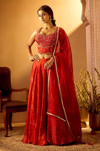 Samyukta Singhania_Red Tissue Sweetheart Neck Bandhani Pattern Lehenga Set _at_Aza_Fashions