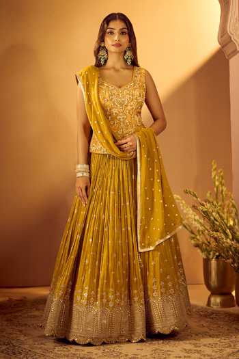 Samyukta Singhania Green Brocade, Tissue Sweetheart Neck Embroidered Top Lehenga Set at Aza Fashions Samyukta Singhania_Green Brocade, Tissue Sweetheart Neck Embroidered Top Lehenga Set _at_Aza_Fashions