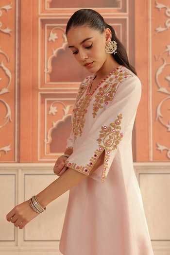 Dohr India Pink Silk, Chanderi, Organza V-neck Zora Kurta Set Online at Aza Fashions Dohr India_Pink Silk, Chanderi, Organza V-neck Zora Kurta Set _Online_at_Aza_Fashions