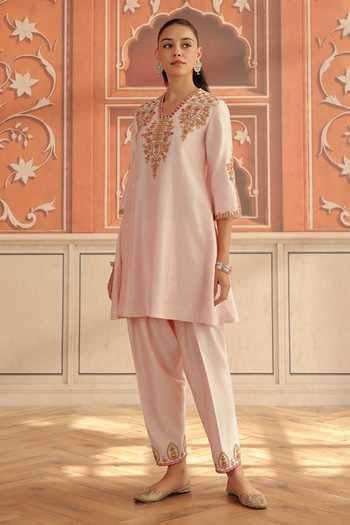 Shop Dohr India Pink Silk, Chanderi, Organza V-neck Zora Kurta Set Online at Aza Fashions Shop_Dohr India_Pink Silk, Chanderi, Organza V-neck Zora Kurta Set _Online_at_Aza_Fashions