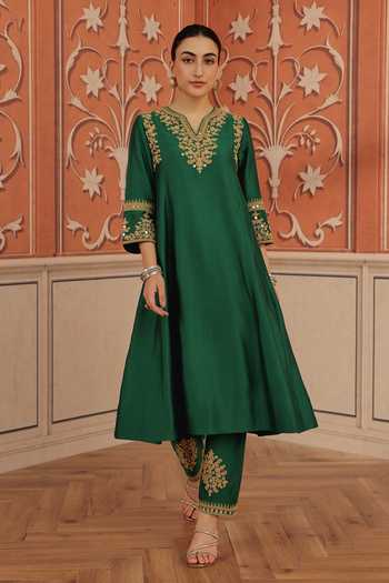 Dohr India Emerald Green Silk, Chanderi, Organza V-neck Lehar Embroidered Kurta Set at Aza Fashions Dohr India_Emerald Green Silk, Chanderi, Organza V-neck Lehar Embroidered Kurta Set _at_Aza_Fashions