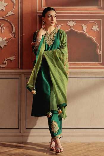 Buy Dohr India Emerald Green Silk, Chanderi, Organza V-neck Lehar Embroidered Kurta Set Buy_Dohr India_Emerald Green Silk, Chanderi, Organza V-neck Lehar Embroidered Kurta Set