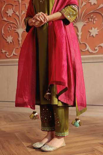 Buy Dohr India Olive Green Silk, Cotton, Chanderi, Organza V-neck, Yes Lehar Kurta Set Online at Aza Fashions Buy_Dohr India_Olive Green Silk, Cotton, Chanderi, Organza V-neck, Yes Lehar Kurta Set _Online_at_Aza_Fashions