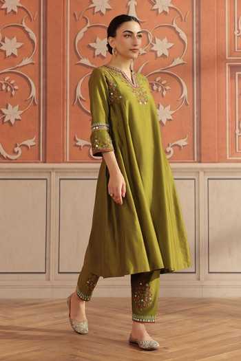 Shop Dohr India Olive Green Silk, Cotton, Chanderi, Organza V-neck, Yes Lehar Kurta Set Online at Aza Fashions Shop_Dohr India_Olive Green Silk, Cotton, Chanderi, Organza V-neck, Yes Lehar Kurta Set _Online_at_Aza_Fashions