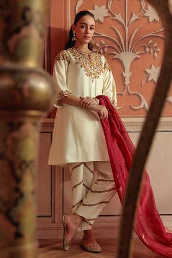 Dohr India Ivory Silk, Cotton, Chanderi Split V-neck Mirae Kurta Set at Aza Fashions Dohr India_Ivory Silk, Cotton, Chanderi Split V-neck Mirae Kurta Set _at_Aza_Fashions
