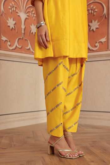 Dohr India Yellow Silk, Chanderi, Cotton V-neck, Yes Mirae Kurta Set Online at Aza Fashions Dohr India_Yellow Silk, Chanderi, Cotton V-neck, Yes Mirae Kurta Set _Online_at_Aza_Fashions