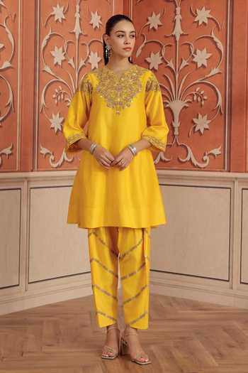 Buy Dohr India Yellow Silk, Chanderi, Cotton V-neck, Yes Mirae Kurta Set Online at Aza Fashions Buy_Dohr India_Yellow Silk, Chanderi, Cotton V-neck, Yes Mirae Kurta Set _Online_at_Aza_Fashions