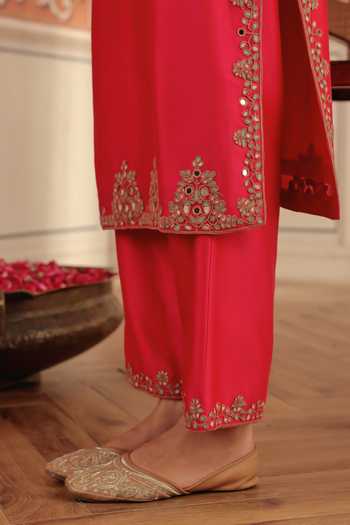 Dohr India_Multicolor Silk, Chanderi, Organza V-neck, Yes Veya Embroidered Kurta Set _Online_at_Aza_Fashions