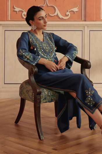 Buy Dohr India Navy Silk, Cotton, Chanderi V-neck Zeva Embroidered Mul Kaftan Online at Aza Fashions Buy_Dohr India_Navy Silk, Cotton, Chanderi V-neck Zeva Embroidered Mul Kaftan _Online_at_Aza_Fashions