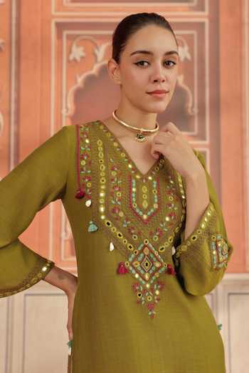 Buy Dohr India Olive Green Silk, Cotton, Chanderi V-neck Zeva Mul Kaftan Online at Aza Fashions Buy_Dohr India_Olive Green Silk, Cotton, Chanderi V-neck Zeva Mul Kaftan _Online_at_Aza_Fashions