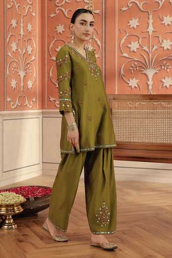 Dohr India_Olive Green Silk, Chanderi, Organza V-neck, Yes Arushi Kurta Set _Online_at_Aza_Fashions