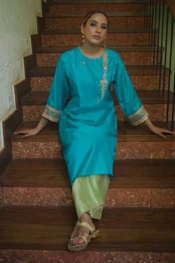 Myoho Embroidered Kurta & Pant Set