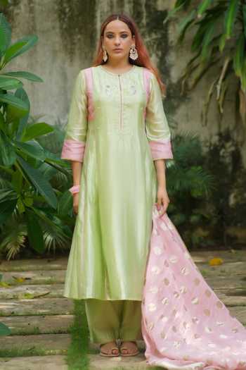 Myoho Embroidered Kurta Set