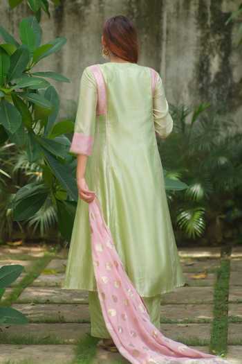 Myoho Embroidered Kurta Set 