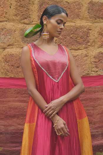 Buy Myoho Red Chanderi Silk, Dupion V-neck Patchwork Kurta Set Online at Aza Fashions Buy_Myoho_Red Chanderi Silk, Dupion V-neck Patchwork Kurta Set _Online_at_Aza_Fashions