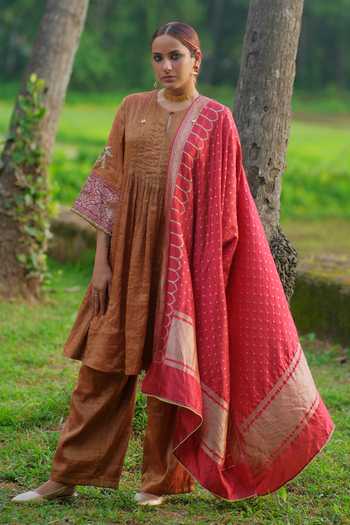 Myoho Embroidered Tissue Kurta Set