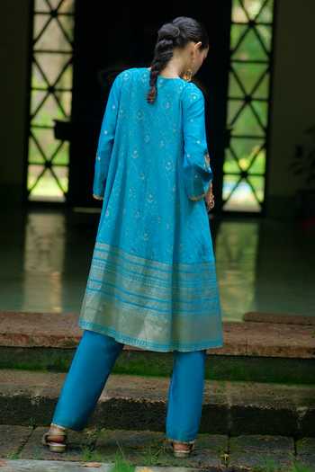 Myoho Embroidered Kurta & Pant Set