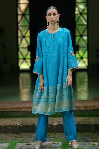 Myoho Embroidered Kurta & Pant Set