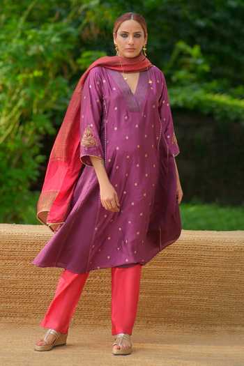 Myoho Embroidered Kurta Set