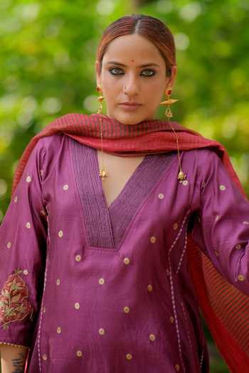 Buy_Myoho_Purple Chanderi Silk, Brocade V-neck Embroidered Kurta Set _Online_at_Aza_Fashions