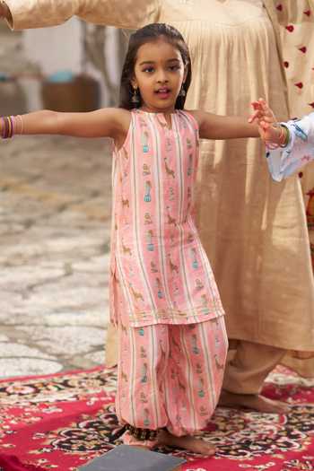 Funny Bones Clothings The Showman Printed Kurta & Pant Set 