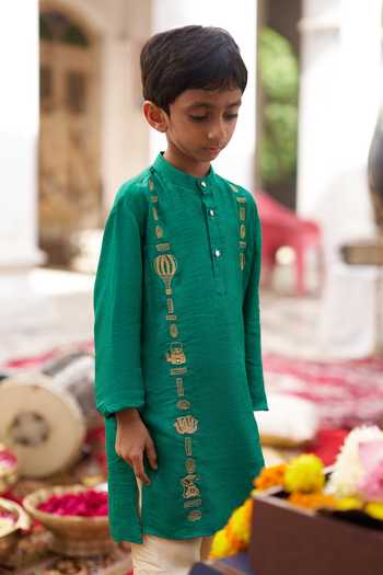 Funny Bones Clothings_Green Silk The Storyteller Pure Kurta Set _Online_at_Aza_Fashions