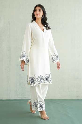 Buy_Masoomm_Off White Shantoon V-neck, Yes Border Embroidered Kurta And Pant Set 