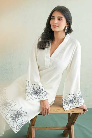 Shop_Masoomm_Off White Shantoon V-neck, Yes Border Embroidered Kurta And Pant Set 