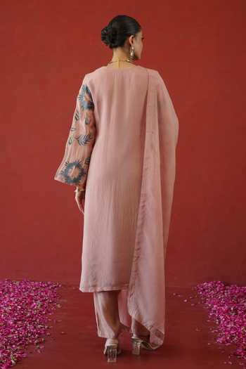 Masoomm Floral Thread Embroidered Kurta Set 