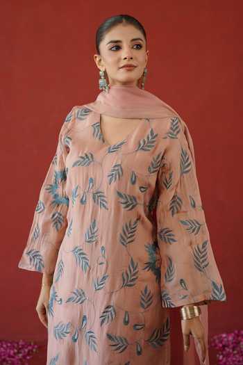 Buy Masoomm Peach Organza, Shantoon V-neck Floral Thread Embroidered Kurta Set Buy_Masoomm_Peach Organza, Shantoon V-neck Floral Thread Embroidered Kurta Set